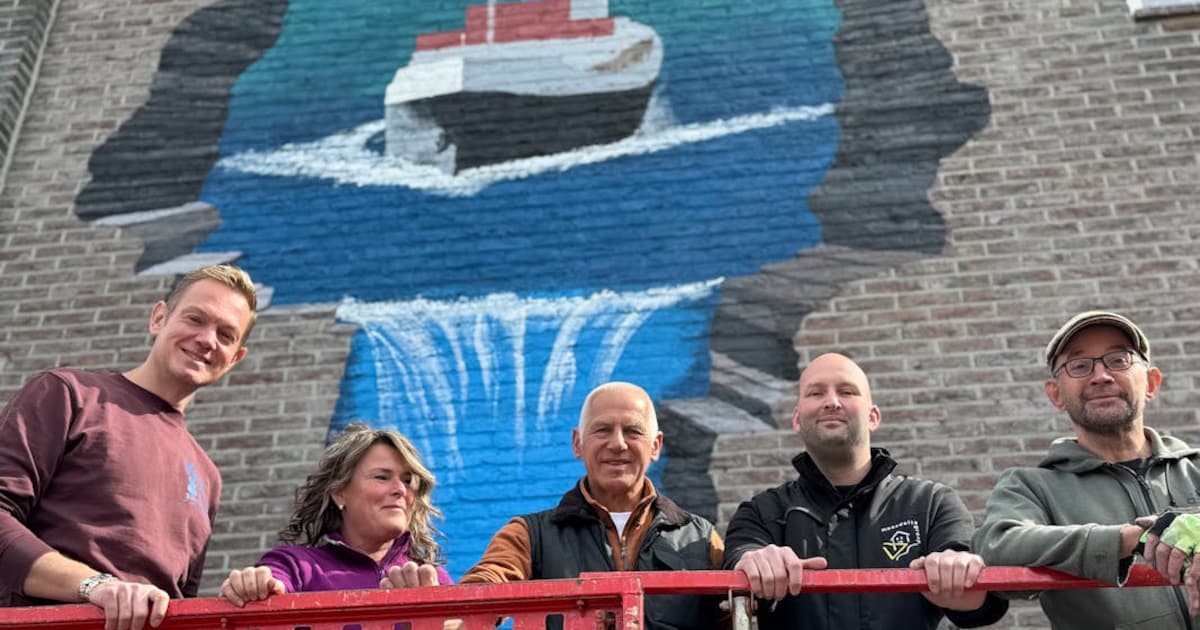 Maritieme muurschildering voltooid in Maassluis