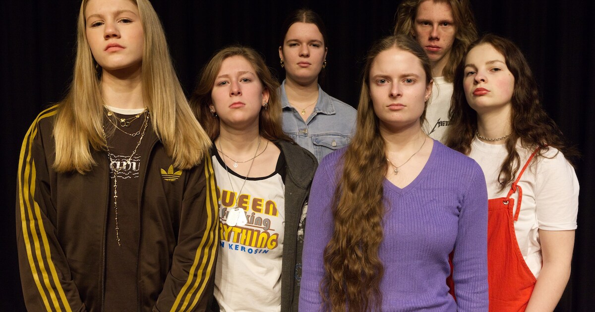 Jongeren spelen over oorlog in Amphion | Regio | AD.nl