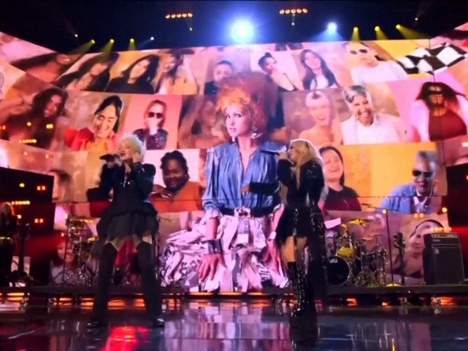 Cyndi Lauper zingt hit met Avril Lavigne en Salt-N-Pepa