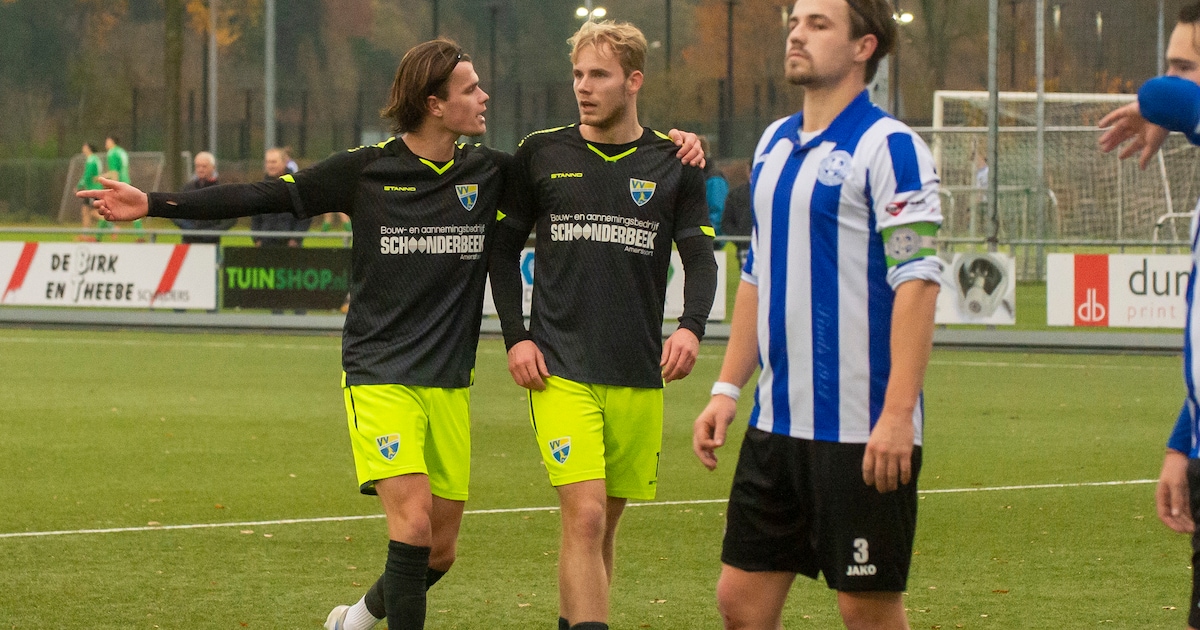 Lex Hienekamp met Hooglanderveen tegen vorige club Hoogland in AVK ...