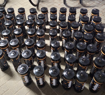 Politie ontdekt 134 kilo lachgas in berging bij berucht appartementencomplex