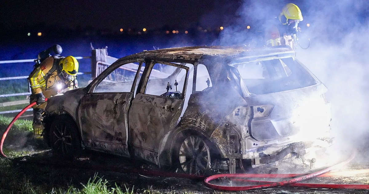 Auto in brand gestoken aan Sevendeelweg in Berkhout