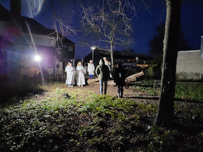 Kerstlichtjestocht brengt kerstverhaal tot leven in Westervoort