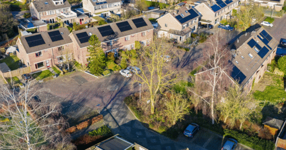 Ze wonen tegenover onbewoonbare huizen in Dalfsen en hebben dezelfde gezondheidsklachten: ‘Waarom me