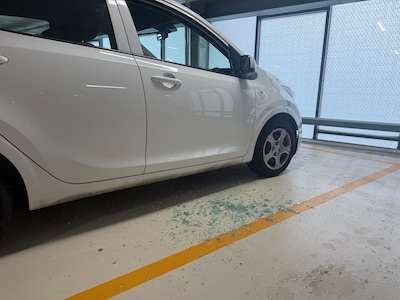 Opnieuw auto’s vernield in Tilburgse parkeerga­ra­ge, buurtbewo­ner boos: ‘We betalen een godsvermo­