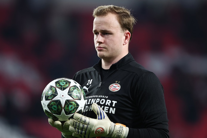 Kort nachtje voor PSV-keeper Schiks, die de beloften van zijn club ...