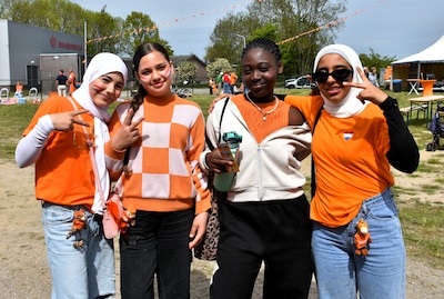 Geslaagde Koningsdag in Dreumel en lekker knutselen tijdens Burendag Ewijk