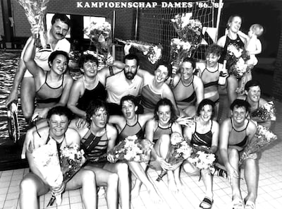 Vijfentwintig jaar na laatste wedstrijd is waterpoloteam nog steeds hecht: ‘We zijn er voor elkaar i