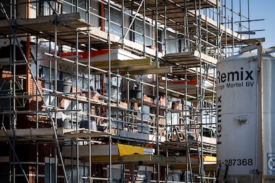 Duizend bouwprojecten in Nederland dreigen vast te lopen na schorsing toezichthouder