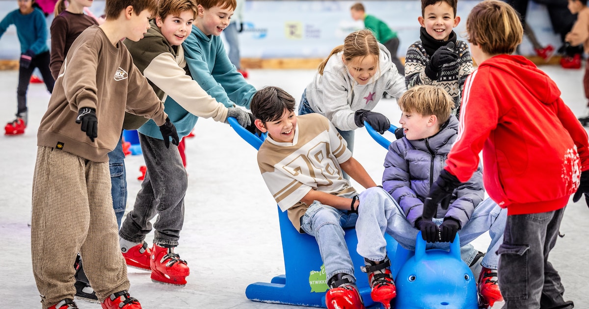 Terug van weggeweest en de Dordtse ijsbaan is direct weer een hit: 'Soms zó druk dat we nee moeten v