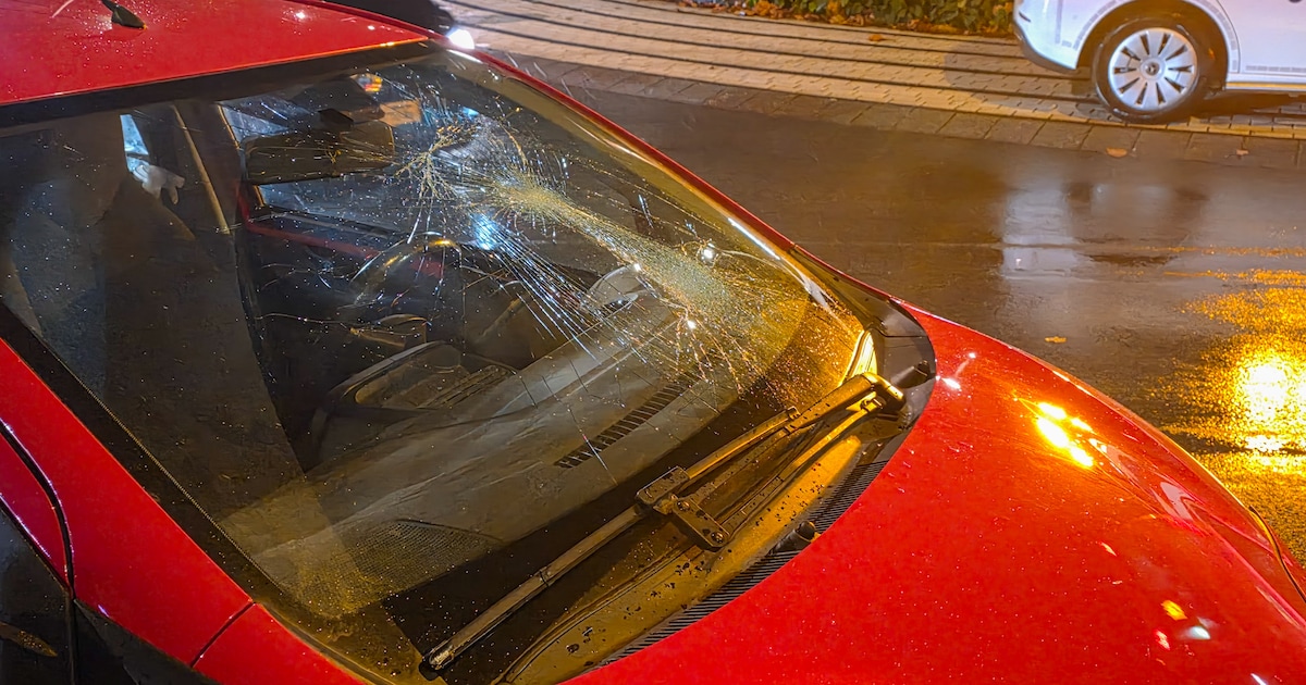 Fietser komt ten val na botsing op rotonde in Papendrecht