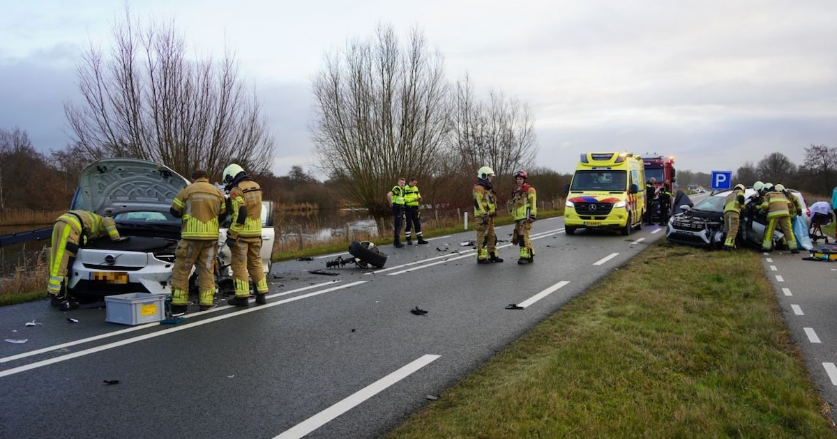 Auto’s botsen bij Belt-Schutsloot: flinke schade