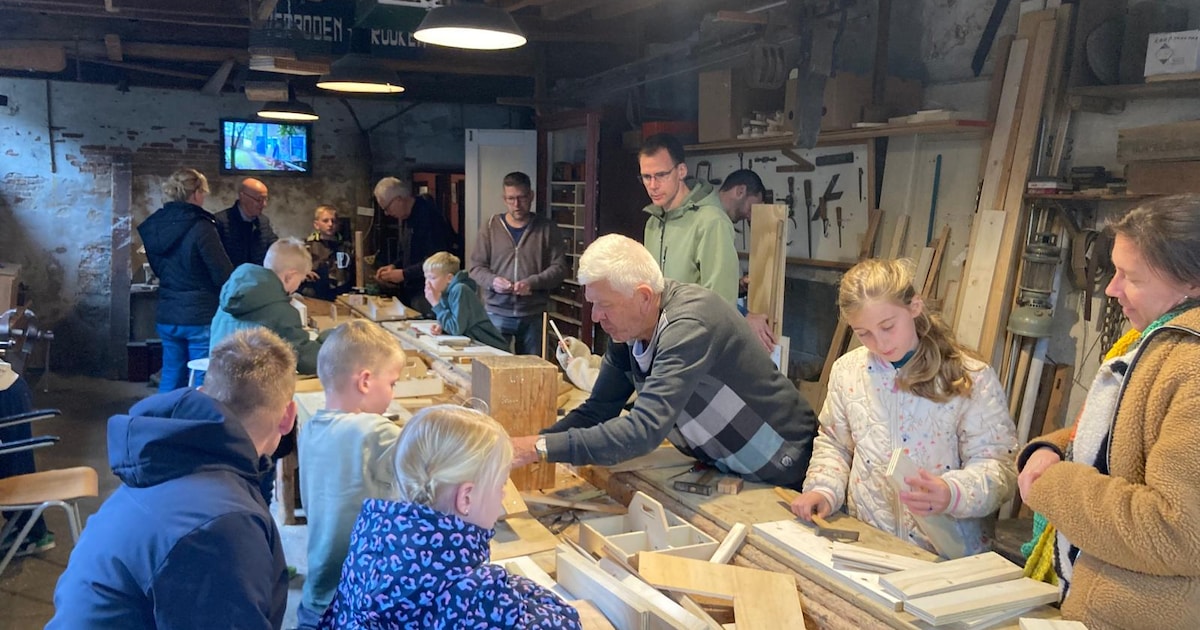 'Timmeren voor kinderen' in De Timmerwerf in De Lier