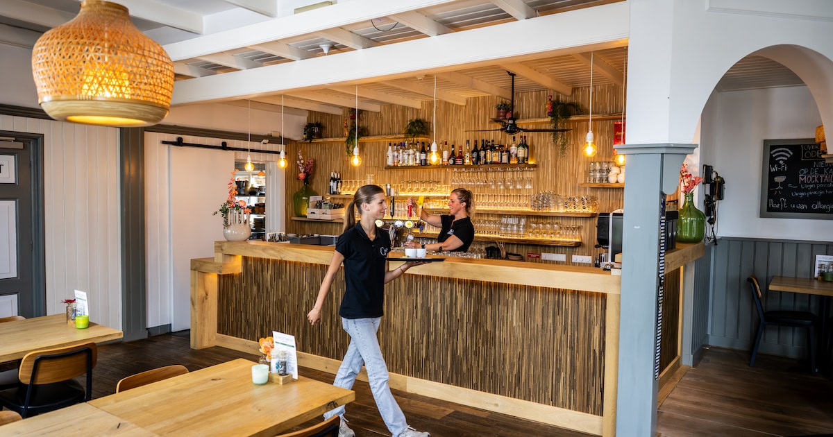 Het dorpshotel Over de Brug aan de Hollandsche IJssel in Haastrecht scoort op sfeer, maar niet op de