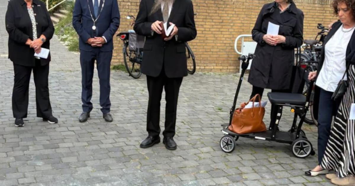 Nieuwe struikelstenen onthuld in Zandvoort