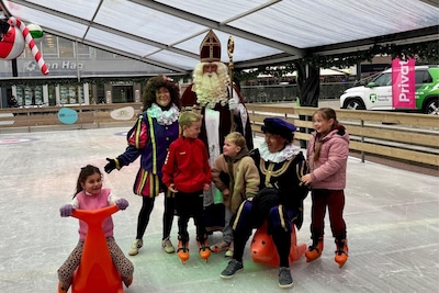 Wil je zien: Sinterklaas opent de schaatsbaan in Hengelo (met video)