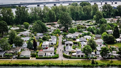 Dordrecht gaat door met ‘opruimen’ EuroParcs, ondanks nieuw beleid over permanente bewoning vakantie