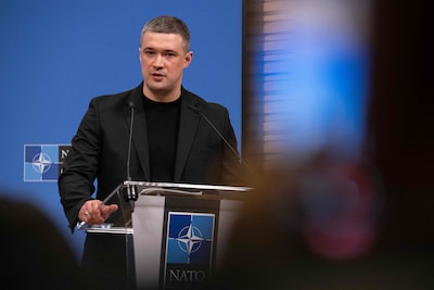 Ontslagen Oekraïense defensieminister roept op tot verkiezingen