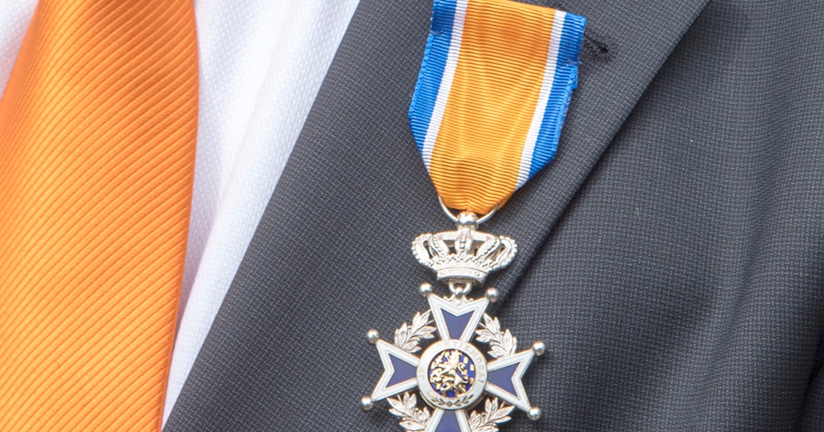 Leon Leenders krijgt koninklijke onderscheiding in Neerkant tijdens jubileum De Ulewappers