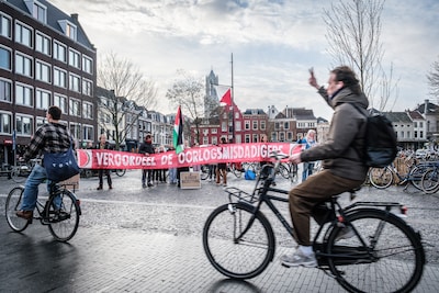 Al twee jaar elke werkdag op de Neude voor Gaza: demonstranten ‘vieren’ jubileum met activiteiten