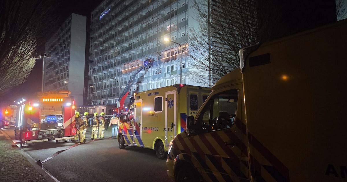Veel rook bij brand in de Eisenhowerstraat in Sittard: meerdere flatwoningen ontruimd