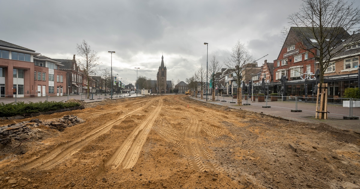Grond tijdelijk opgeslagen op evenemententerrein Nieuwdorp