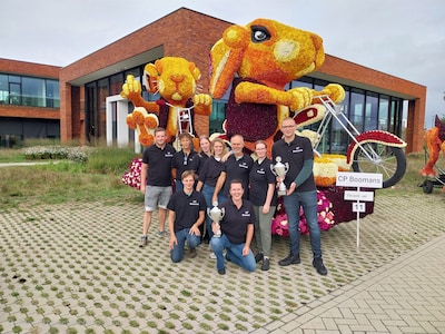 Corsoploeg Boomans wint goud in Aalten met hazen op de motor
