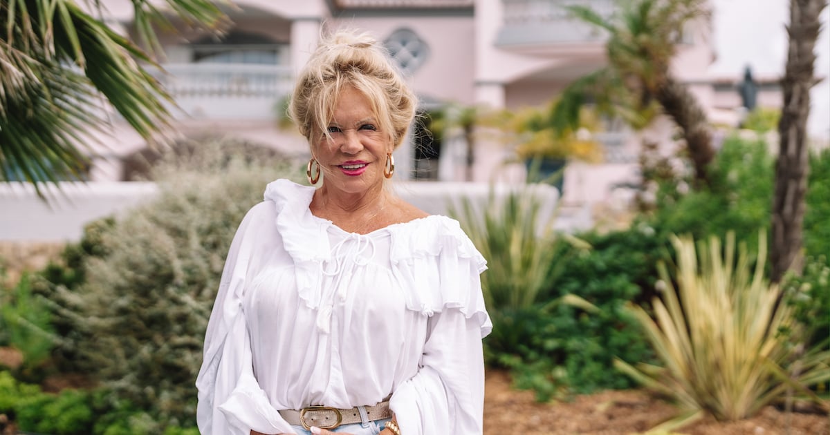 B&B vol liefde-deelneemster Marian durft niet terug naar Portugal: ' Opgelicht voor 120.000 euro' | Show | AD.nl