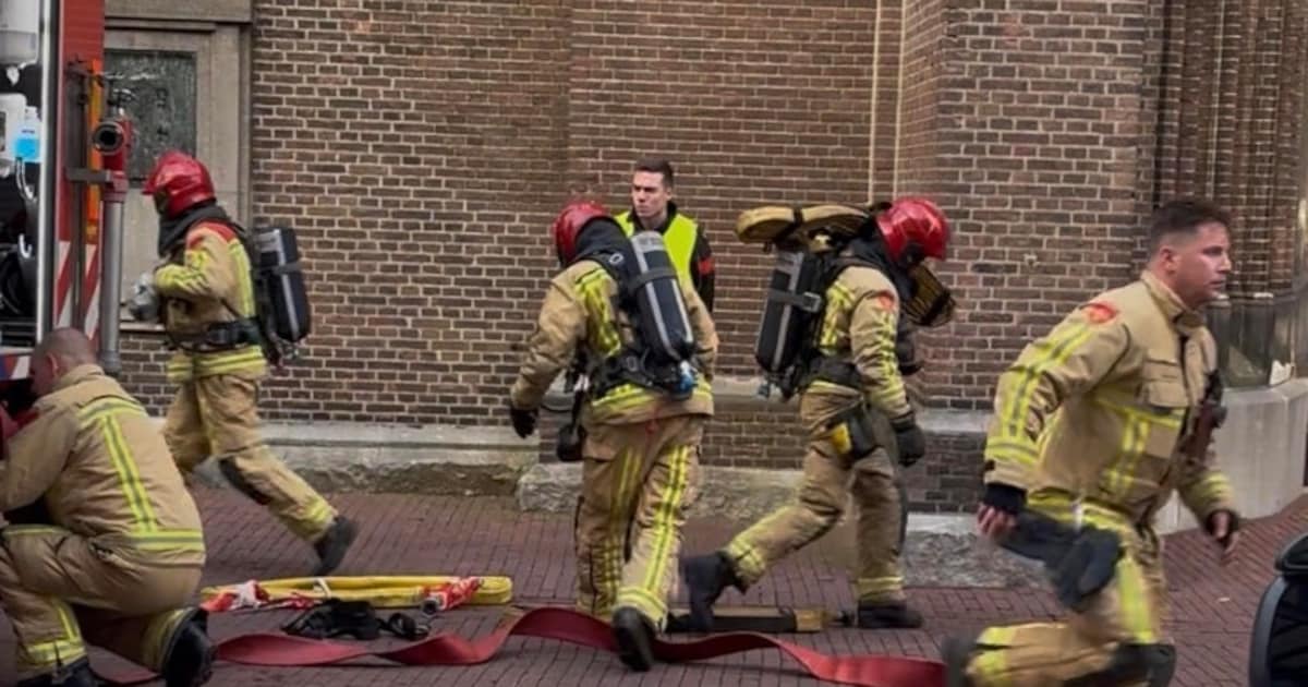 Indrukwekkend: een grote brandoefening bij de Lambertuskerk