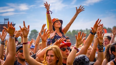 Zand tussen je tenen, muziek in de lucht: zo ziet de festivalzomer van 2026 in Flevoland eruit