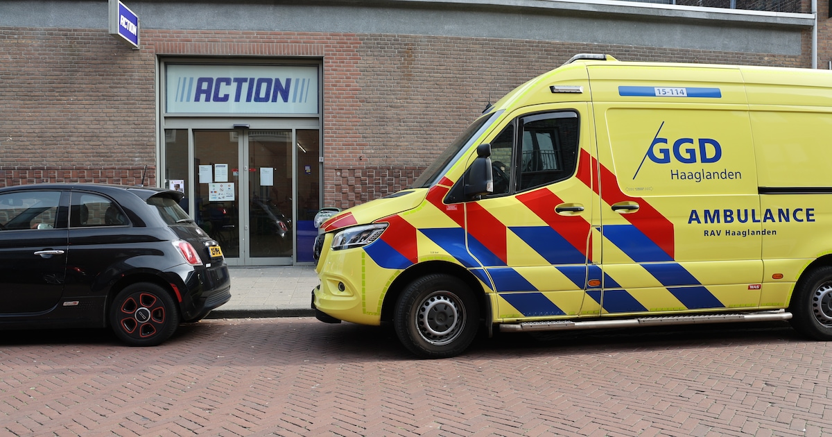 Verwarde man steekt vrouw neer in Action-filiaal in Scheveningen