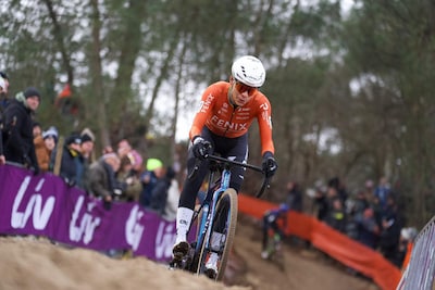 LIVE NK Veldrijden | Alvarado is de sterkste bij de vrouwen in Huijbergen, waar Pieterse ongelukkige