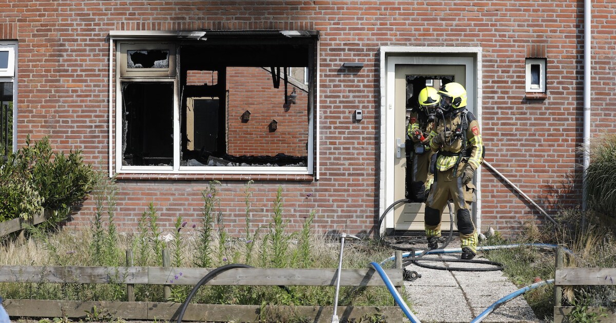 Middelbrand op Prins Willemstraat in Klundert