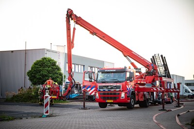 Brand op bovenste etage van bedrijfspand in Spijkenisse snel onder controle