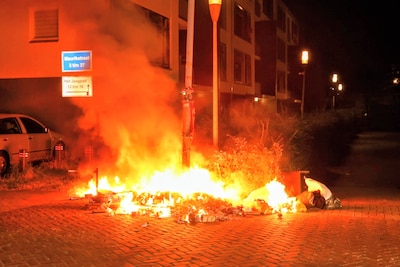 Opnieuw buitenbrand in Tiel-West: lantaarnpaal raakt zwaar beschadigd