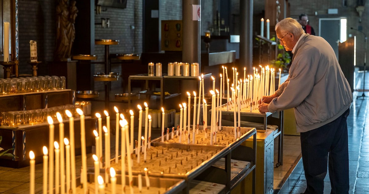 Samen stilstaan bij dierbaren tijdens Lichtjesavond in ridderkerk