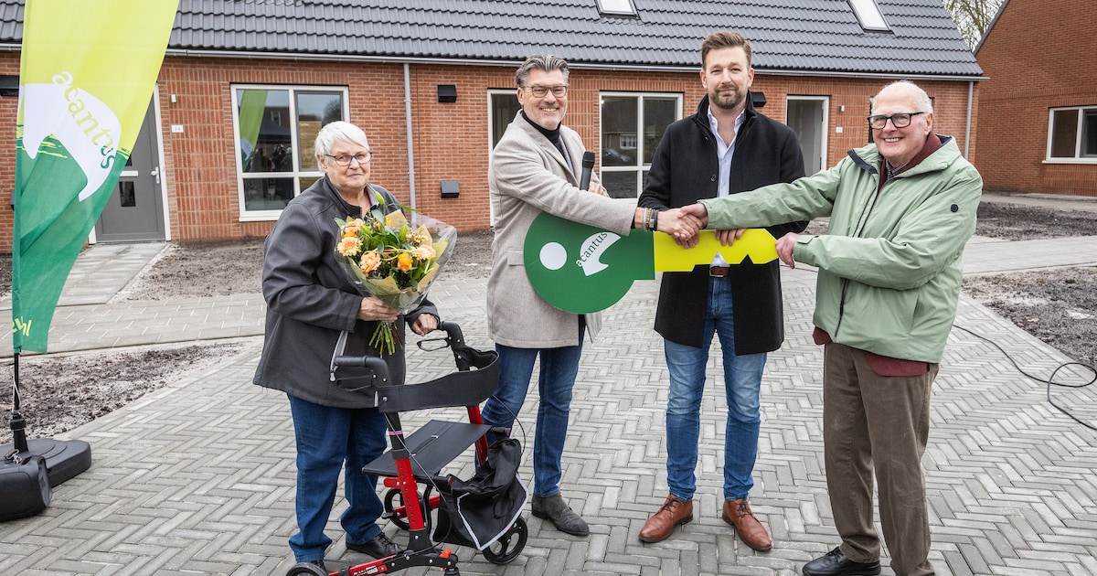 Sleuteloverdracht voor nieuwe woningen Kruisstraat Blijham officieel gevierd