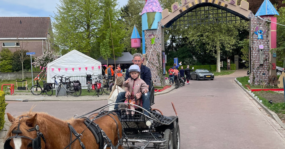 Met opa en pony Vos de bogenroute bekijken en Carin wordt gehuldigd