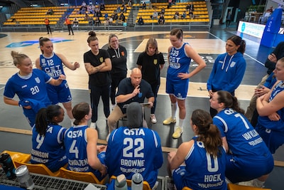 Bizarre staking in het basketbal: ‘Ze kwamen nog met oplossingen als een toeter en zelfs een blik bo