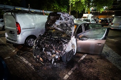 Auto brandt uit op Kleefseplein in Arnhem
