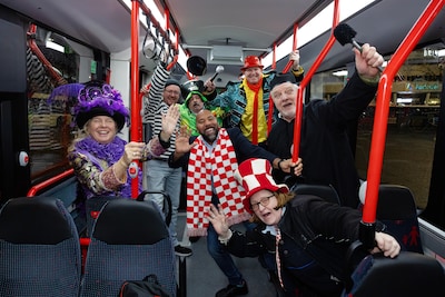 Zo vals als een kraai maar toch een carnavalskraker van buschauffeurs uit Valkenswaard