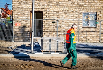 Lantaarnpalen midden op parkeerplekken: ‘Als de huizen maar goed staan’