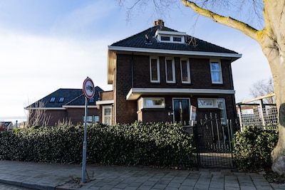 Zo woonde het hoofd der school in Waddinxveen