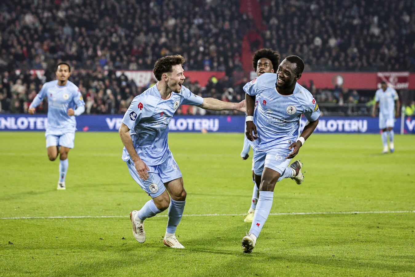 Wondergoals Van Persie redden Feyenoord niet: Kitolano schiet Sparta ...