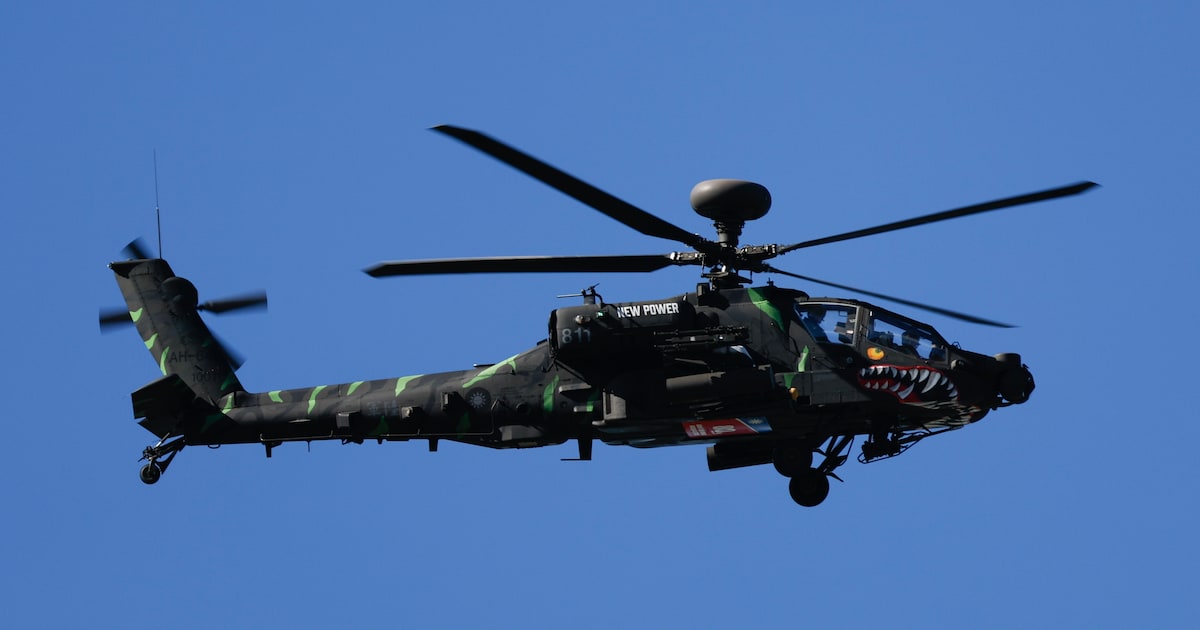 Defensie oefent met Apache-helikopters boven Noord-Nederland