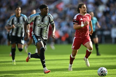 LIVE Premier League | Droomstart voor Newcastle United tegen Liverpool, Frimpong en Kerkez pakken allebei geel