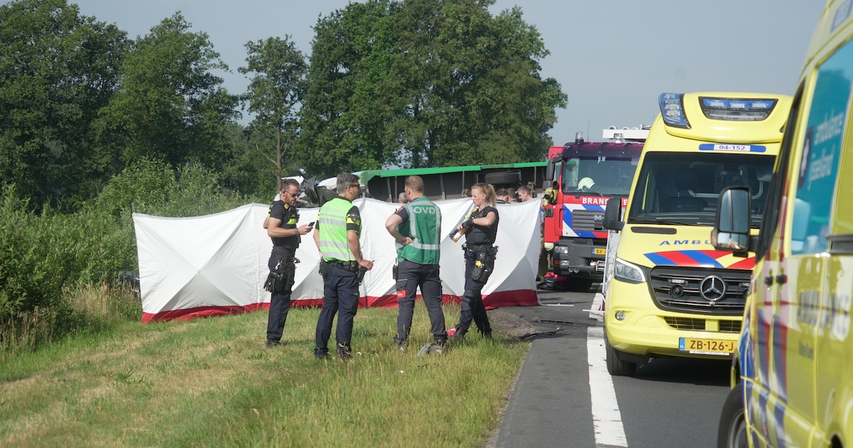 Dode bij ongeluk op N36 bij Ommen, weg volledig dicht