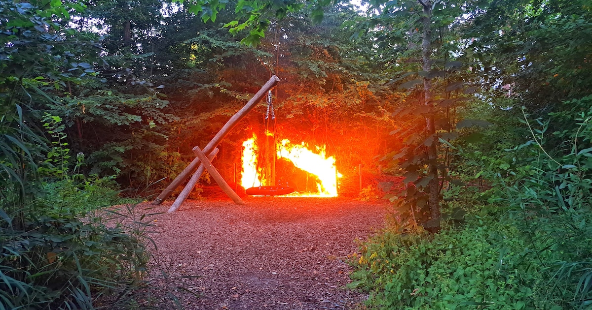 Brand in berm langs Bleysstraat in Gouda