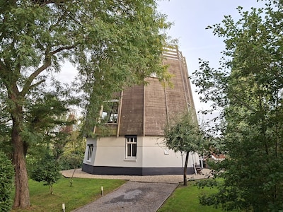 Fundaparel: wonen in een voormalige molen met je eigen boot voor de deur