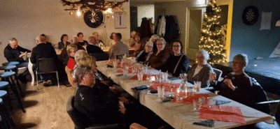 Jalou (8) brengt kerstkaart naar ouderen, dan gebeurt dit: ‘Dacht dat dit alleen voor onze leeftijd 